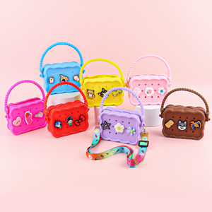 Bolsos de silicona bonitos para niños al por mayor - Bolsos cruzados de un solo hombro para teléfono móvil, uso en exteriores y playa con dijes DIY - Product Image 1