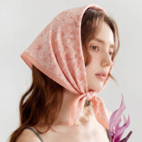 Foulard carré de luxe en satin rose floral, effet soie, pour femme, avec logo personnalisé, prêt à expédier (RTS)