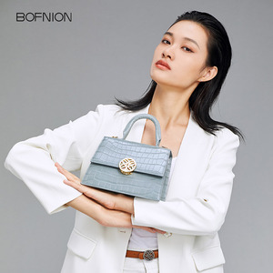 Sac à main de luxe en cuir véritable pour femme avec bandoulière – Sac de créateur durable - Product Image 2