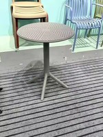 Table d'événement Restaurant ronde en plastique creux minimaliste nordique couleurs Table d'extérieur en plastique