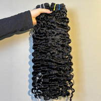 Vente chaude : Tissage de cheveux vierges bouclés bruts du Cambodge, fournisseur en gros, mèches de cheveux cambodgiens non traités avec cuticules alignées