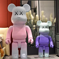 Artisanat d'affichage de décoration intérieure extérieure Grandes sculptures d'art en résine grandeur nature Bearbrick Custom