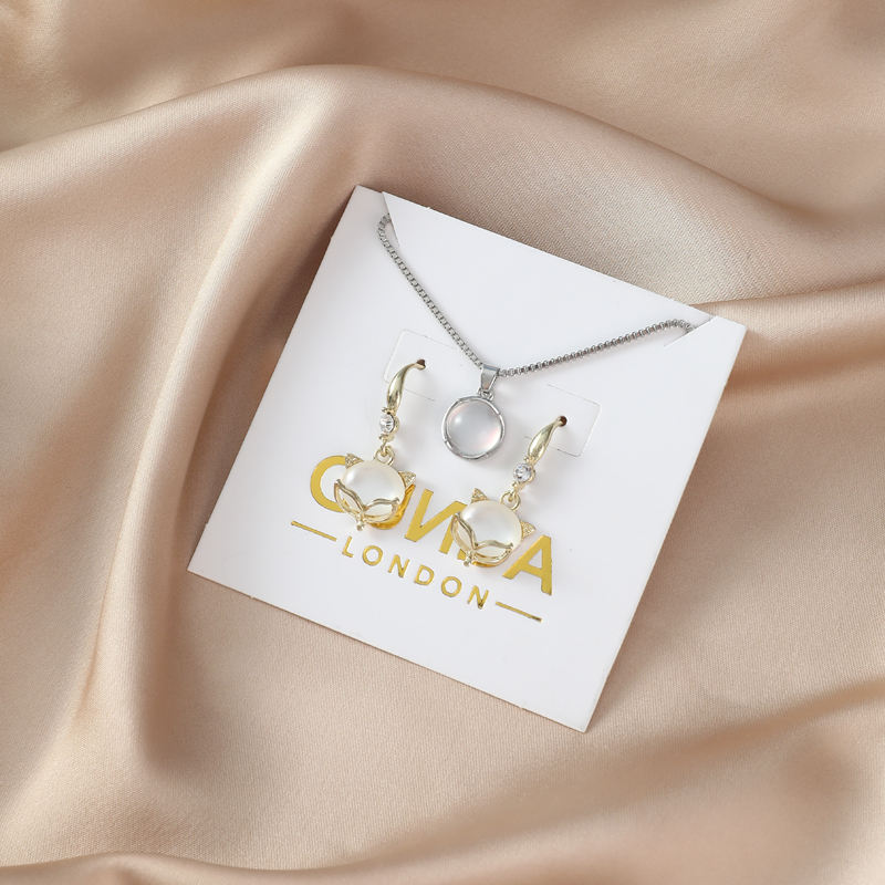 Carte à bijoux blanche