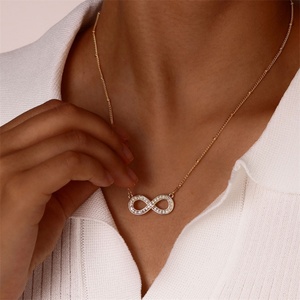 Bijoux fins de mode pour femmes en acier inoxydable plaqué or, avec lettre carrée sertie de zircons, style infini, décontracté, sportif, anniversaire - Product Image 2