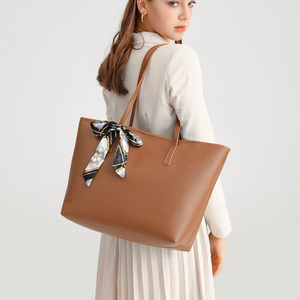 Bolso de Mano Clásico de Lujo IStapromo, en Cuero PU, con Forro de Poliéster, Bolso de Hombro Moderno para Mujer, Ideal para Fin de Semana - Product Image 5