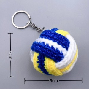 Llavero de voleibol amigurumi artesanal de ganchillo, colgante para bolso, llaveros deportivos, regalo de tejido hecho a mano, bonitos colgantes para bolsos deportivos - Product Image 4