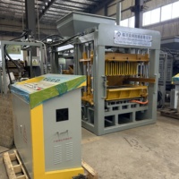 Machine automatique de fabrication de blocs de ciment 4-15 pour les projets de construction en Ouganda