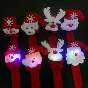 Bracelet Lumineux de Noël en Peluche Père Noël avec Anneau à Claquer, Idéal pour Décorations de Poignet et Jouet Lampe - Product Image 3