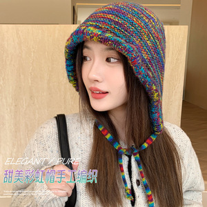 Chapeau seau en tricot pour femme, couleurs arc-en-ciel rayées, couvre-chef chaud en coton avec cordons à nouer pour une utilisation en extérieur - Product Image 3