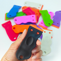 Couteaux de grattoir de rasoir en plastique à double tranchant personnalisables OEM Outil de bricolage pour enlever les étiquettes de voiture Autocollants de colle Autocollants pour vitres