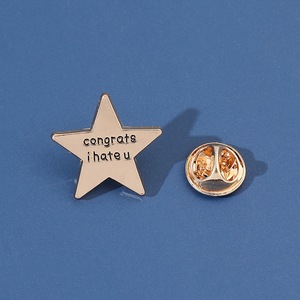 Broche de Metal de estrella y alfabeto de cinco puntos a la moda, broches de Letras a la moda para bolsos, tema de graduación con flor al por mayor - Product Image 5