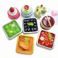 Accessoires de gâteau tiramisu en résine imitation fruits, aimants de réfrigérateur créatifs faits à la main, petits ornements de bureau, motif dessin animé