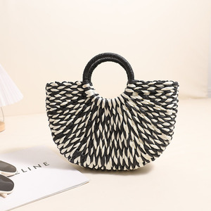 2024 nuova moda da donna con tessuto da spiaggia da donna borse di paglia avvolte borse fatte a mano con manico in paglia a forma di <span class=keywords><strong>luna</strong></span> - Product Image 3