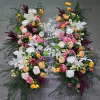 Arrangement floral en soie coloré, réaliste et durable pour les tables de réception de mariage et les centres de table