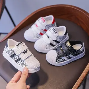 2022 populaire Fille Enfants En Caoutchouc Chaussures de Marche Nouveau-Né Bébé Imprimé Haute Qualité Véritable Sneakers