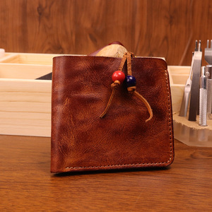 Portefeuille en cuir d'inspiration vintage pour hommes et femmes avec accès facile et rangement organisé pour cartes - Product Image 5