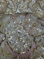 Tissu KC en tulle superposé à motifs écailles festonnées, orné de perles et de paillettes, résistant aux plis, respirant, de poids moyen, maille scintillante pour Dubaï
