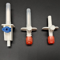 Haute qualité ABS Air ventilé Spike court avec bouchon anti-poussière Luer Lock femelle pour ensemble de perfusion de tuyau