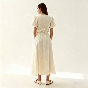 Completo due pezzi da donna, stile francese chic, <span class=keywords><strong>top</strong></span> <span class=keywords><strong>a</strong></span> maniche corte <span class=keywords><strong>e</strong></span> <span class=keywords><strong>gonna</strong></span> <span class=keywords><strong>lunga</strong></span> <span class=keywords><strong>a</strong></span> <span class=keywords><strong>vita</strong></span> <span class=keywords><strong>alta</strong></span>, elegante completo bianco, moda estiva, casual. - Product Image 2