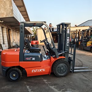 À vendre : Chariot élévateur Heli 3t d'occasion, fabriqué en Chine, économique en carburant, facile à conduire, en bon état, moteur diesel, pneus pleins. - Product Image 5