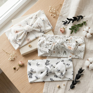 Paquete <span class=keywords><strong>de</strong></span> 6 Diademas Florales Vintage Acanaladas Surtidas <span class=keywords><strong>para</strong></span> Niñas, <span class=keywords><strong>Turbantes</strong></span> con Nudo Hecho a Mano, Suaves <span class=keywords><strong>para</strong></span> la Piel, Sin Rastro, Venta al por Mayor, Listo <span class=keywords><strong>para</strong></span> Enviar - Product Image 3