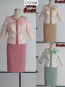 Traje de lujo dorado claro de dos piezas para mujer, talla grande, ideal para iglesia, domingo o negocios. - Product Image 3