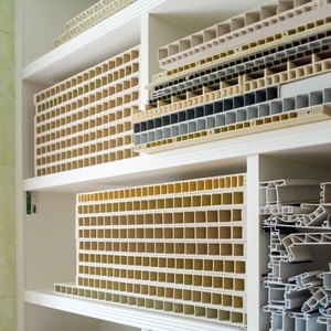 Molde de Extrusión de Alta Calidad Personalizado para Paneles de Puerta Huecos de PVC/WPC de 600mm-1100mm para Electrodomésticos, con Certificación ISO9001 - Product Image 5