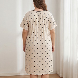 Camisón <span class=keywords><strong>de</strong></span> verano para mujer al por mayor, con estampado <span class=keywords><strong>de</strong></span> lunares, <span class=keywords><strong>de</strong></span> longitud media, <span class=keywords><strong>de</strong></span> seda <span class=keywords><strong>de</strong></span> leche, bata holgada, pijama <span class=keywords><strong>de</strong></span> talla grande para mujer. - Product Image 3