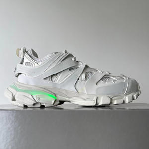 热卖原装质量跟踪3.0奢侈设计师品牌休闲鞋平台运动鞋发光二极管风格男女通用步行鞋 - Product Image 1