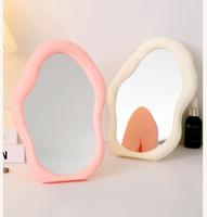 Vente en gros Miroir de maquillage en plastique mignon créatif en forme de nuage Miroirs cosmétiques de beauté de bureau irréguliers