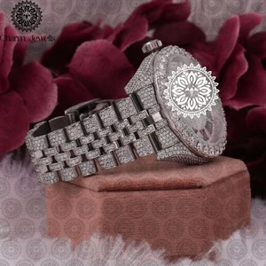 Montre en moissanite de haute qualité, très demandée, avec un design durable et un look élégant, disponible pour la vente en gros et l'exportation - Product Image 2