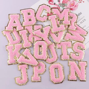 Patchs lettres chenille colorés avec bordure pailletée dorée, alphabet universitaire, thermocollants, appliques brodées en tissu éponge pour sacs DIY - Product Image 1
