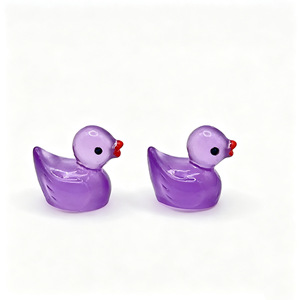 Figurine d'animal miniature colorée en forme de canard pour enfants, décoration suspendue en résine, ornement miniature 3D en résine - Product Image 5