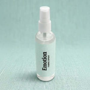 Spray per Tessuti Emotion 100ml Profumo Rinfrescante per Vestiti e Biancheria - Product Image 4