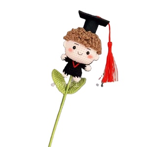 Graduados <span class=keywords><strong>de</strong></span> Halloween <span class=keywords><strong>de</strong></span> Navidad <span class=keywords><strong>de</strong></span> ganchillo a mano, ramo <span class=keywords><strong>de</strong></span> flores decorativas <span class=keywords><strong>de</strong></span> rosas, sombrero Doctoral creativo, muñeca para el Día del Padre - Product Image 6