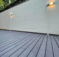 Terrasse en composite WPC imperméable au design original et moderne avec installation par clipsage pour projets d'aménagement paysager extérieur