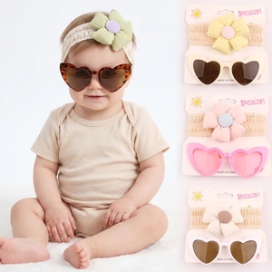 Ensemble bandeau en nylon et lunettes de soleil en forme de cœur pour bébé de 0 à 3 ans, bandeau décoré de fleurs, lunettes de soleil, emballage individuel OPP, cadeau d'été pour bébé - Product Image 3