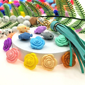 Cuentas de silicona con forma de flor, grado alimenticio, mordedor de rosa para bebé de 20 mm, cuentas colgantes para collar de lactancia y chupete - Product Image 4