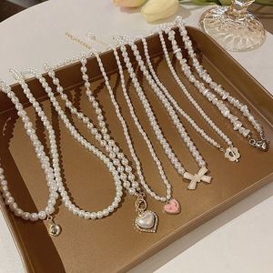 สร้อยคอโชคเกอร์ประดับมุกน้ำจืดธรรมชาติพร้อมจี้ตัวอักษรประดับเพชรซิคอนชุบทอง 18K สำหรับผู้หญิง - Product Image 1
