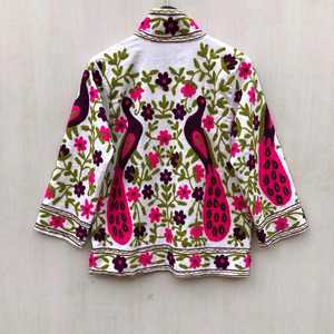 Chaqueta de Terciopelo con Diseño Floral de Pavo Real, Estilo Étnico, Chaqueta Corta, Estilo Uzbeko Vintage, Exportador OEM de India - Product Image 4