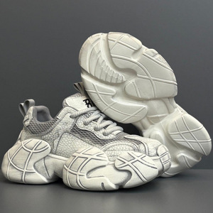 Chaussures pour hommes Printemps 2026 : baskets athlétiques décontractées et polyvalentes, style rétro 'dad shoes', avec empeigne en maille respirante et semelle épaisse - Product Image 4