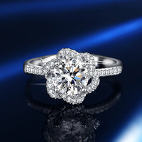 Perhiasan Perak Sterling 925 Bentuk Bunga Custom 18k VVS1 1ct Moissanite Diamond Cincin Tunangan yang Dapat Disesuaikan untuk Wanita