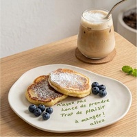 Assiette en céramique artisanale irrégulière avec lettres, plat sculptural pour restaurant, hôtel, dessert et salade, plateau de service artistique