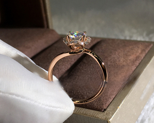 <span class=keywords><strong>Bague</strong></span> <span class=keywords><strong>de</strong></span> fiançailles <span class=keywords><strong>de</strong></span> luxe à 6 griffes en forme <span class=keywords><strong>de</strong></span> <span class=keywords><strong>flocon</strong></span> <span class=keywords><strong>de</strong></span> <span class=keywords><strong>neige</strong></span> pour femme, style diamant, avec zircon cubique taille brillant rond, bijou <span class=keywords><strong>de</strong></span> mariage - Product Image 4