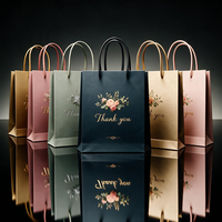 Sac en papier blanc de luxe personnalisé avec logo en feuille d'or pour le shopping, les cadeaux, les vêtements, les robes, l'emballage avec poignée