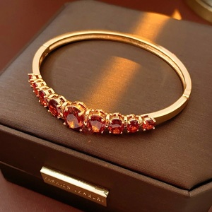 Bracelet plaqué or massif fait à la main Bracelet en pierre grenat de haute qualité Bracelet clouté en pierre grenat - Product Image 3