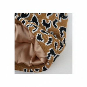 หมวกบีนนี่แฟชั่นสไตล์ปักลายมือบุผ้าซาตินอุ่นสำหรับฤดูหนาวแบบยูนิเซ็กซ์ คุณภาพสูง รับสกรีนโลโก้ ไม่มีขอบ เหมาะสำหรับการเดินทาง - Product Image 1