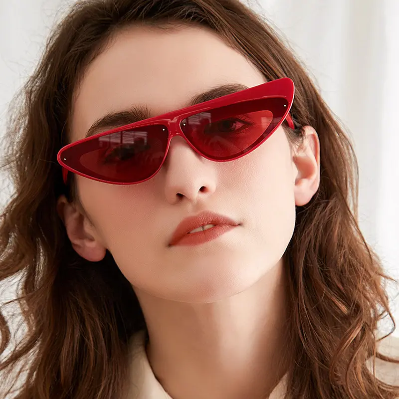 Occhiali da sole da donna alla moda montature piccole rosso nero bianco occhiali da sole Gafas De Sol 6 colori occhiali da sole alla moda in plastica per esterni