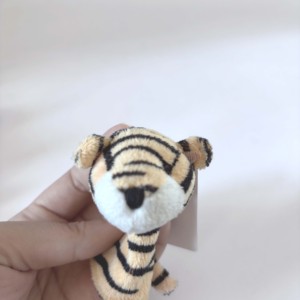 Fabricante OEM, Juguete de Peluche de <span class=keywords><strong>Tigre</strong></span> Personalizado de Alta Calidad, Marioneta de Dedo de Peluche, Regalo para Fiestas, Juguetes Educativos de Peluche para Niños - Product Image 6