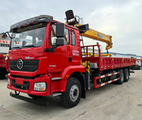 Camion-grue multi-essieux Shacman 12 tonnes avec pompe de boîte de vitesses haute capacité et bras Zoomlion à cinq sections, haute efficacité pour le port